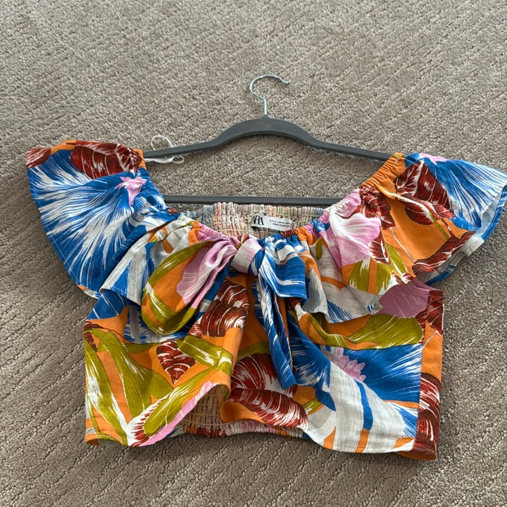 Super cute floral crop top